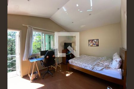 Casa à venda com 4 quartos, 300m² em Vila Irmaos Arnoni, São Paulo