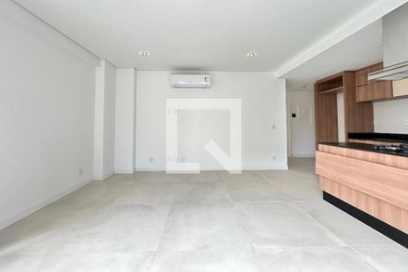 Sala de apartamento para alugar com 2 quartos, 85m² em Centro, Florianópolis