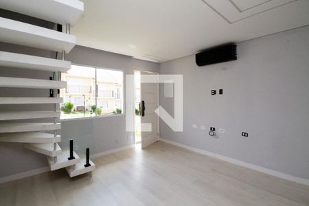 Sala de casa de condomínio para alugar com 2 quartos, 60m² em Chácara Ondas Verdes, Cotia