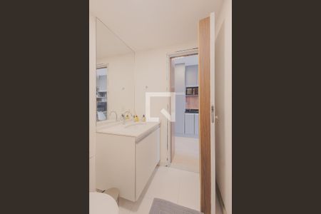 Banheiro de kitnet/studio para alugar com 1 quarto, 26m² em Pinheiros, São Paulo