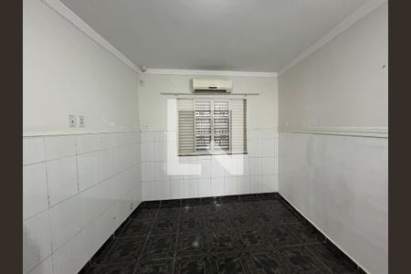 Quarto de casa para alugar com 2 quartos, 100m² em Olinda, Nilópolis