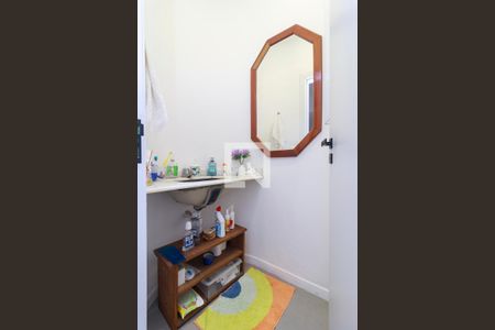 Lavabo de casa para alugar com 4 quartos, 270m² em Jardim Petropolis, São Paulo