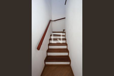 Escada de casa à venda com 3 quartos, 151m² em Jardim Monte Alegre, Taboão da Serra