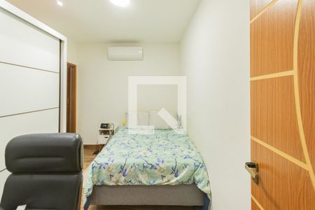 Quarto 1 de apartamento à venda com 2 quartos, 60m² em Grajaú, Rio de Janeiro