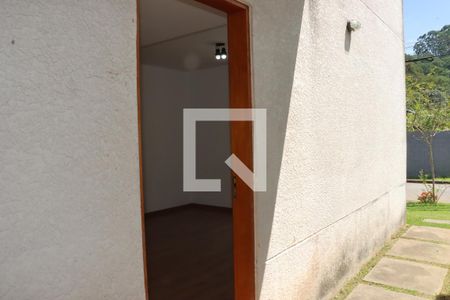 Casa de Condomínio para alugar com 2 quartos, 120m² em Caiapia, Cotia