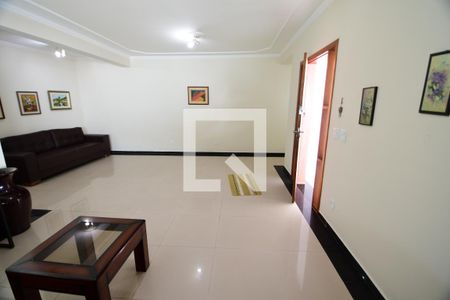Sala de casa para alugar com 3 quartos, 326m² em Conjunto Habitacional Vila Santana (sousas), Campinas