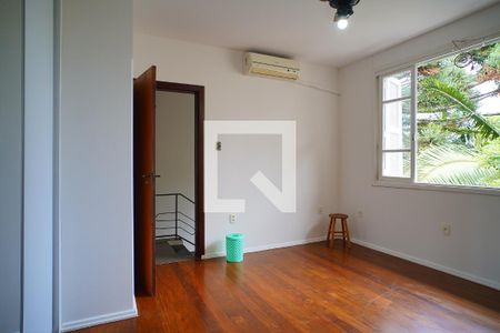 Quarto 1 de casa para alugar com 3 quartos, 241m² em Petrópolis, Porto Alegre
