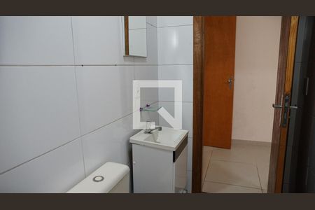 Banheiro de casa de condomínio para alugar com 1 quarto, 25m² em Jardim Vila Galvao, Guarulhos