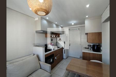 Sala/Cozinha de apartamento à venda com 2 quartos, 32m² em Parque Fongaro, São Paulo
