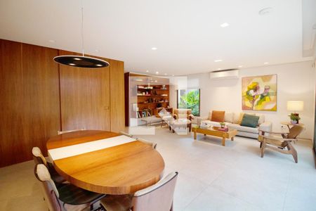 Casa à venda com 3 quartos, 468m² em Alto de Pinheiros, São Paulo