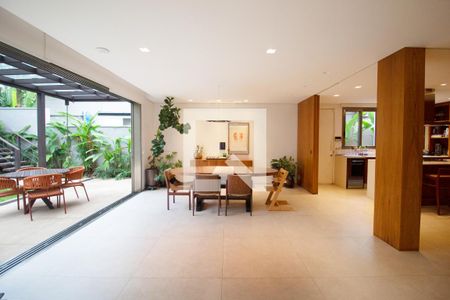 Casa à venda com 3 quartos, 468m² em Alto de Pinheiros, São Paulo