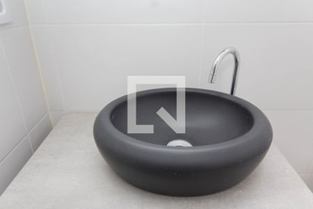 Banheiro de kitnet/studio para alugar com 1 quarto, 23m² em Vila Primavera, São Paulo