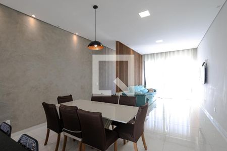 Sala de casa para alugar com 3 quartos, 168m² em Cezar de Souza, Mogi das Cruzes