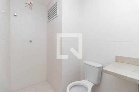 Banheiro de apartamento à venda com 2 quartos, 60m² em Vila Mazzei, São Paulo