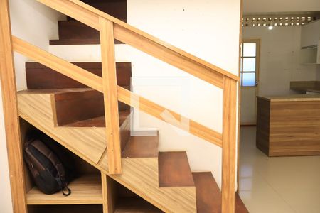 Escada de casa de condomínio para alugar com 2 quartos, 87m² em Stella Maris, Salvador