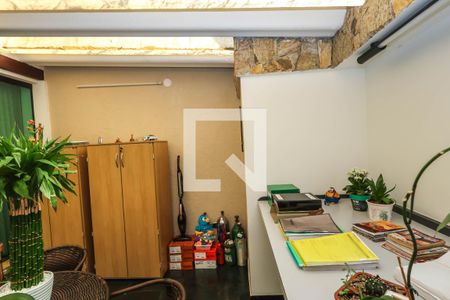 Escritório de casa para alugar com 3 quartos, 234m² em Jardim Patente Novo, São Paulo