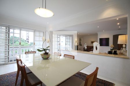 Sala de apartamento à venda com 3 quartos, 220m² em Real Parque, São Paulo