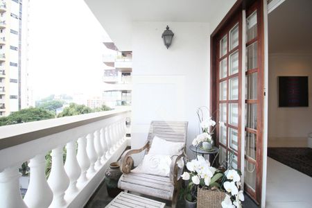 Varanda Sala de apartamento à venda com 3 quartos, 220m² em Real Parque, São Paulo