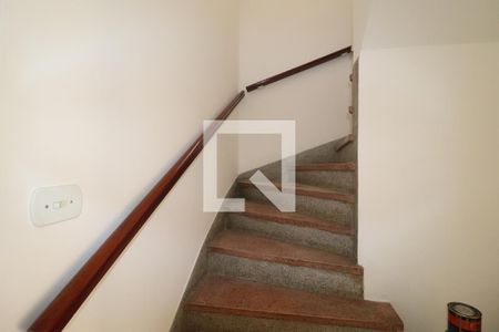 Escada  de casa para alugar com 4 quartos, 175m² em Vila Curuçá, Santo André