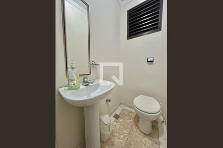 Lavabo de apartamento para alugar com 2 quartos, 121m² em Cambuí, Campinas