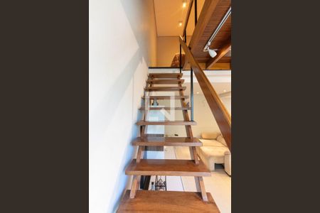 Escada de apartamento à venda com 1 quarto, 50m² em Itaim Bibi, São Paulo