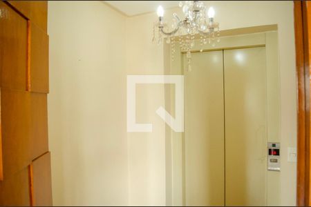 Hall de apartamento para alugar com 3 quartos, 150m² em Jardim Goiás, Goiânia