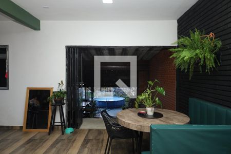 Sala de casa para alugar com 3 quartos, 300m² em Vila Carmosina, São Paulo