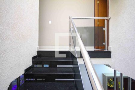 escada de casa à venda com 3 quartos, 140m² em Vila Ivg, São Paulo