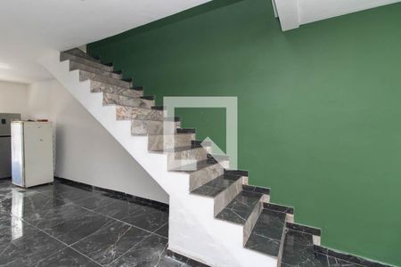 Escada de casa para alugar com 4 quartos, 180m² em Tres Cruzes, São Paulo