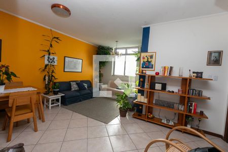 Sala de Estar de apartamento à venda com 3 quartos, 120m² em Cambuí, Campinas