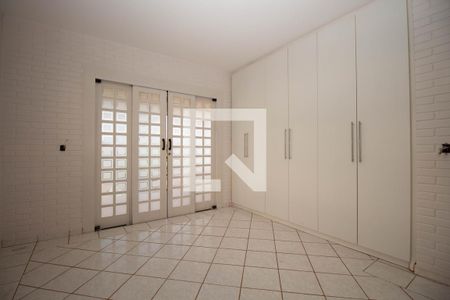 Quarto 1 de casa de condomínio para alugar com 3 quartos, 350m² em Condomínio Quintas do Sol, Brasília