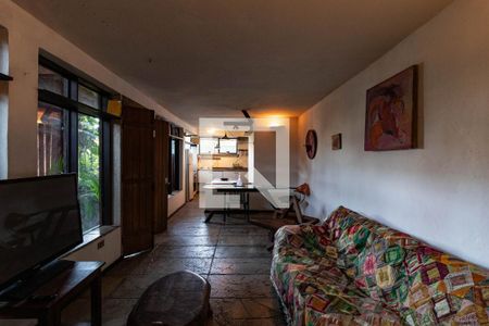 Sala de casa à venda com 7 quartos, 300m² em Vila Ipojuca, São Paulo