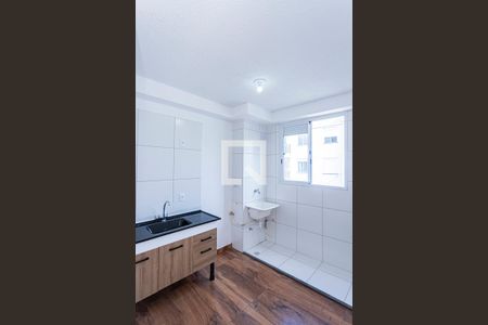 Sala, cozinha e área de serviço de apartamento para alugar com 2 quartos, 40m² em Vila Pirituba, São Paulo
