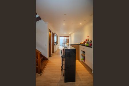 Corredor de casa à venda com 4 quartos, 150m² em Ipanema, Porto Alegre