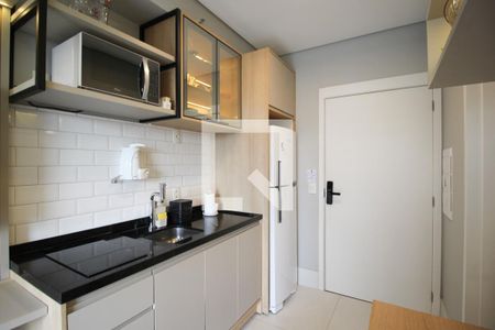 Cozinha de kitnet/studio para alugar com 1 quarto, 21m² em Indianópolis, São Paulo