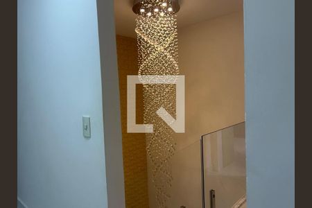 Sala de casa de condomínio à venda com 3 quartos, 480m² em Recreio dos Bandeirantes, Rio de Janeiro