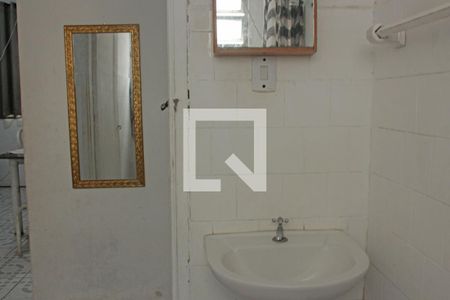 Banheiro de kitnet/studio para alugar com 1 quarto, 38m² em Gonzaga, Santos