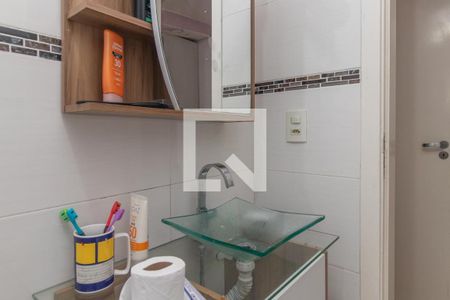 Banheiro de apartamento à venda com 3 quartos, 61m² em Ipanema, Porto Alegre
