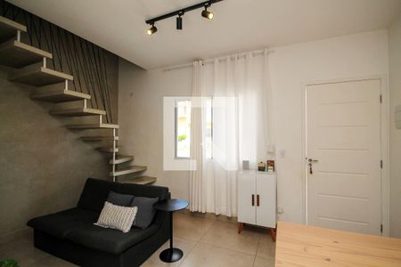 Sala de casa de condomínio para alugar com 2 quartos, 49m² em Chácara Ondas Verdes, Cotia