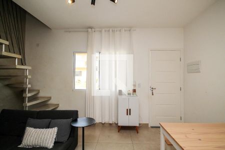 Sala de casa de condomínio para alugar com 2 quartos, 49m² em Chácara Ondas Verdes, Cotia