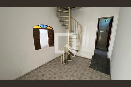 Casa para alugar com 2 quartos, 75m² em Carlos Prates, Belo Horizonte