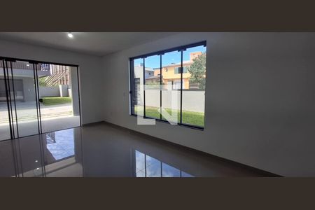 Sala de casa de condomínio para alugar com 3 quartos, 182m² em Campeche, Florianópolis