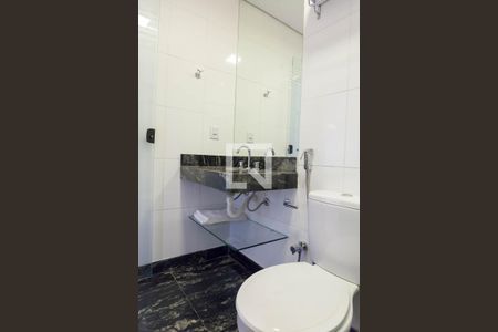 Banheiro de kitnet/studio para alugar com 1 quarto, 23m² em Buritis, Belo Horizonte