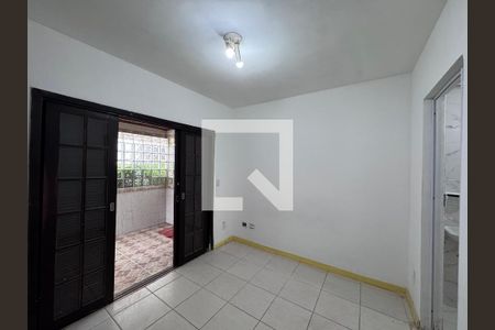 Suíte de casa de condomínio para alugar com 4 quartos, 170m² em Vargem Grande, Rio de Janeiro
