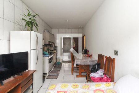 Sala - Cozinha de casa para alugar com 1 quarto, 200m² em Conjunto Residencial José Bonifácio, São Paulo