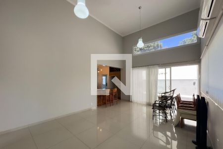 Sala de casa de condomínio para alugar com 2 quartos, 160m² em Vila Santana, Valinhos