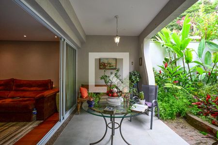 Varanda de casa de condomínio para alugar com 3 quartos, 300m² em Vila Progredior, São Paulo