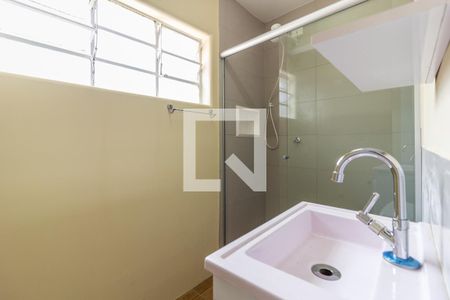 Banheiro de kitnet/studio para alugar com 1 quarto, 28m² em Paraíso, São Paulo