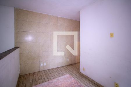 Sala de casa para alugar com 2 quartos, 110m² em Amendoeira, São Gonçalo