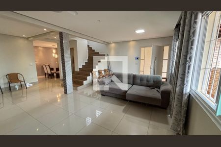 Casa à venda com 4 quartos, 300m² em Jardim Monte Azul, São Paulo